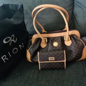 RIONI purse brand new been kept in original bag.